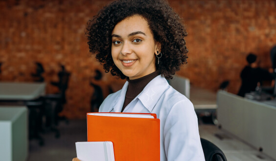 €15-30/hora o tarifas planas de proyecto de €200-500